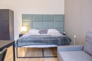 1 bedroom, desk, iron/ironing board, WiFi
