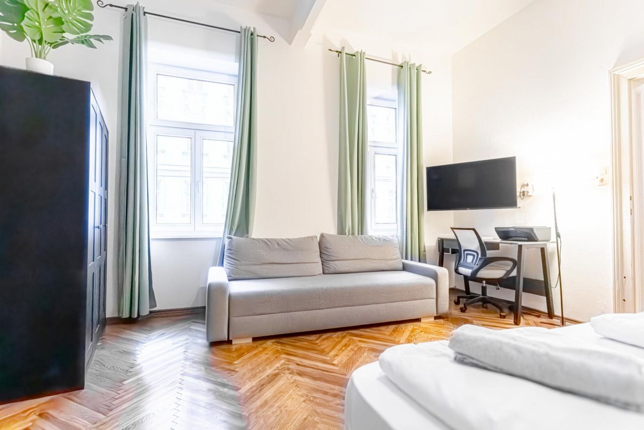 1 bedroom, desk, iron/ironing board, WiFi