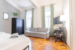1 Schlafzimmer, Schreibtisch, Bügeleisen/Bügelbrett, WLAN