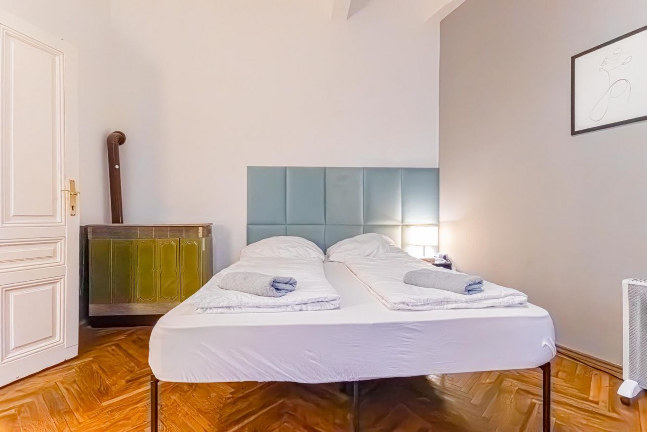 1 chambre, bureau, fer et planche à repasser, Wi-Fi