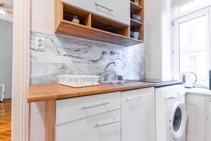Fridge, microwave, stovetop, coffee/tea maker
