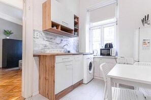 Fridge, microwave, stovetop, coffee/tea maker