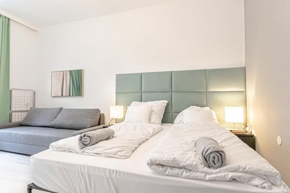 1 bedroom, desk, WiFi, bed sheets