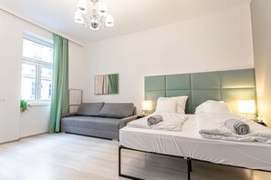 1 室のベッドルーム、デスク、WiFi、ベッドシーツ