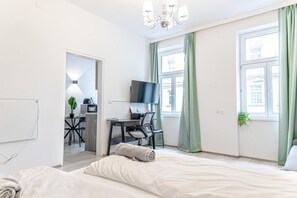1 Schlafzimmer, Schreibtisch, WLAN, Bettwäsche