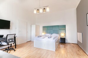 1 bedroom, desk, WiFi, bed sheets