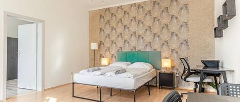 2 Schlafzimmer, Schreibtisch, Bügeleisen/Bügelbrett, WLAN