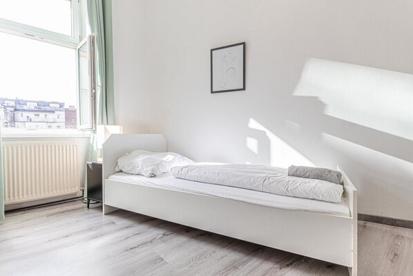 2 bedrooms, desk, iron/ironing board, WiFi
