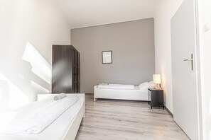 2 bedrooms, desk, iron/ironing board, WiFi