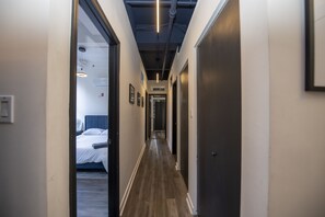 6 bedrooms, iron/ironing board, WiFi, bed sheets