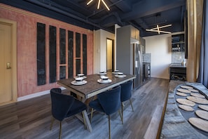 Dining - Madison Square Garden 6 Bedroom Loft (New York)