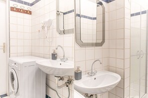 Douche, sèche-cheveux