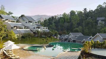 حمّام سباحة خارجي