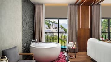 Couples treatment room(s), sauna, hot tub, steam room, body treatments