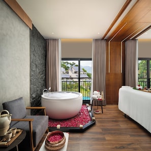 Couples treatment rooms, sauna, hot tub, steam room, body treatments - Scenic, Munnar - IHCL SeleQtions (Devikolam)