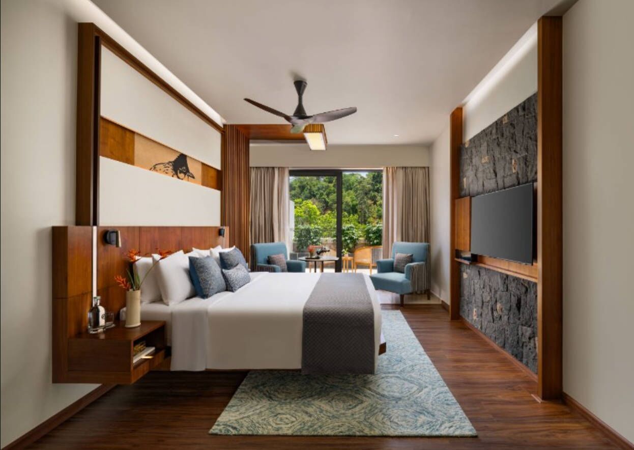 Ropa de cama de alta calidad, cubrecamas y minibar 