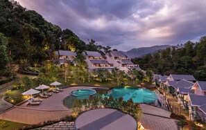 Premium bedding, down duvets, minibar, in-room safe - Scenic, Munnar - IHCL SeleQtions (Devikolam)