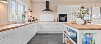Gorgeous home in Fårevejle with kitchen