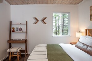 2 bedrooms, desk, iron/ironing board, travel cot