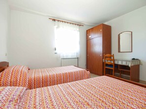 2 عدّة غرف نوم ومكواة/لوح كي وواي فاي