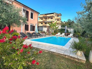 Pool - Holiday apartment with air conditioning (Pula)