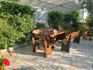 تناول الطعام بالخارج