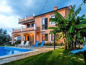 Pool - Holiday apartment with air conditioning and pool (Pula)