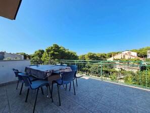 屋外ダイニングエリア