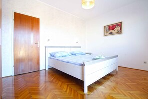 3 室のベッドルーム、WiFi