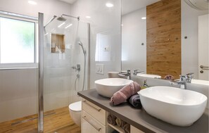 Shower, hair dryer, toilet paper - Lovely apartment in Sibenik (Sibenik)