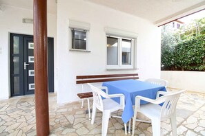 تناول الطعام بالخارج