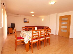 Dining - Holiday apartment with air conditioning (Fažana)