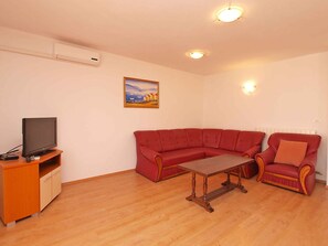 TV - Holiday apartment with air conditioning (Fažana)