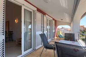 تناول الطعام بالخارج