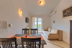 Dining - Holiday apartment with air conditioning (Fažana)