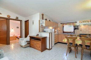 Interior - Holiday apartment with air conditioning (Ližnjan)