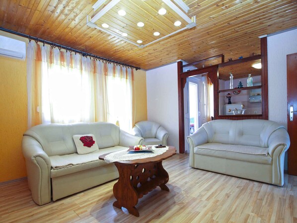 TV - Holiday apartment with air conditioning (Štinjan)