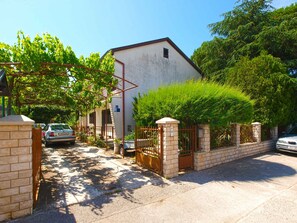 Property grounds - Holiday apartment with air conditioning (Valbandon)