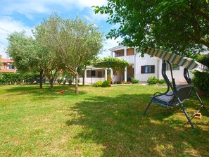 Property grounds - Holiday apartment with air conditioning (Valbandon)