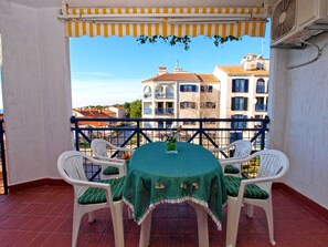 Outdoor dining - Holiday apartment with air conditioning (Pula)