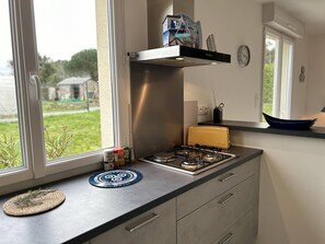 Kühlschrank, Mikrowelle, Ofen, Geschirrspüler