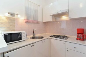Fridge, microwave, stovetop, cookware/dishes/utensils