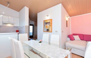 Dining - Holiday apartment with air conditioning (Peroj)