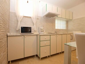 Fridge, microwave, stovetop, cookware/dishes/utensils