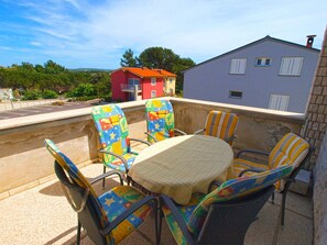 Outdoor dining - Holiday apartment with air conditioning (Premantura)