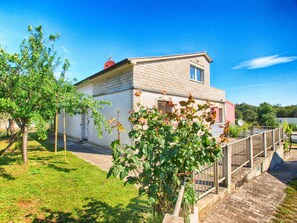 Property grounds - Holiday apartment with air conditioning (Premantura)