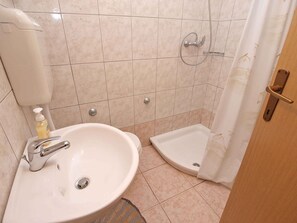 Bathroom - Holiday apartment with air conditioning (Valbandon)