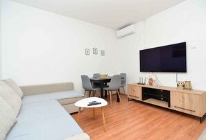 TV - Holiday apartment with air conditioning (Štinjan)
