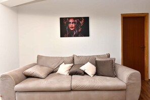 TV - Holiday apartment with air conditioning (Štinjan)