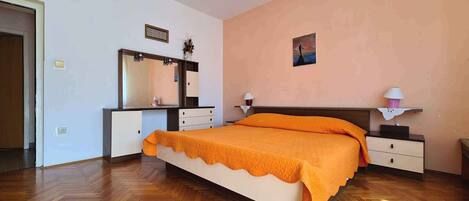 2 bedrooms, iron/ironing board